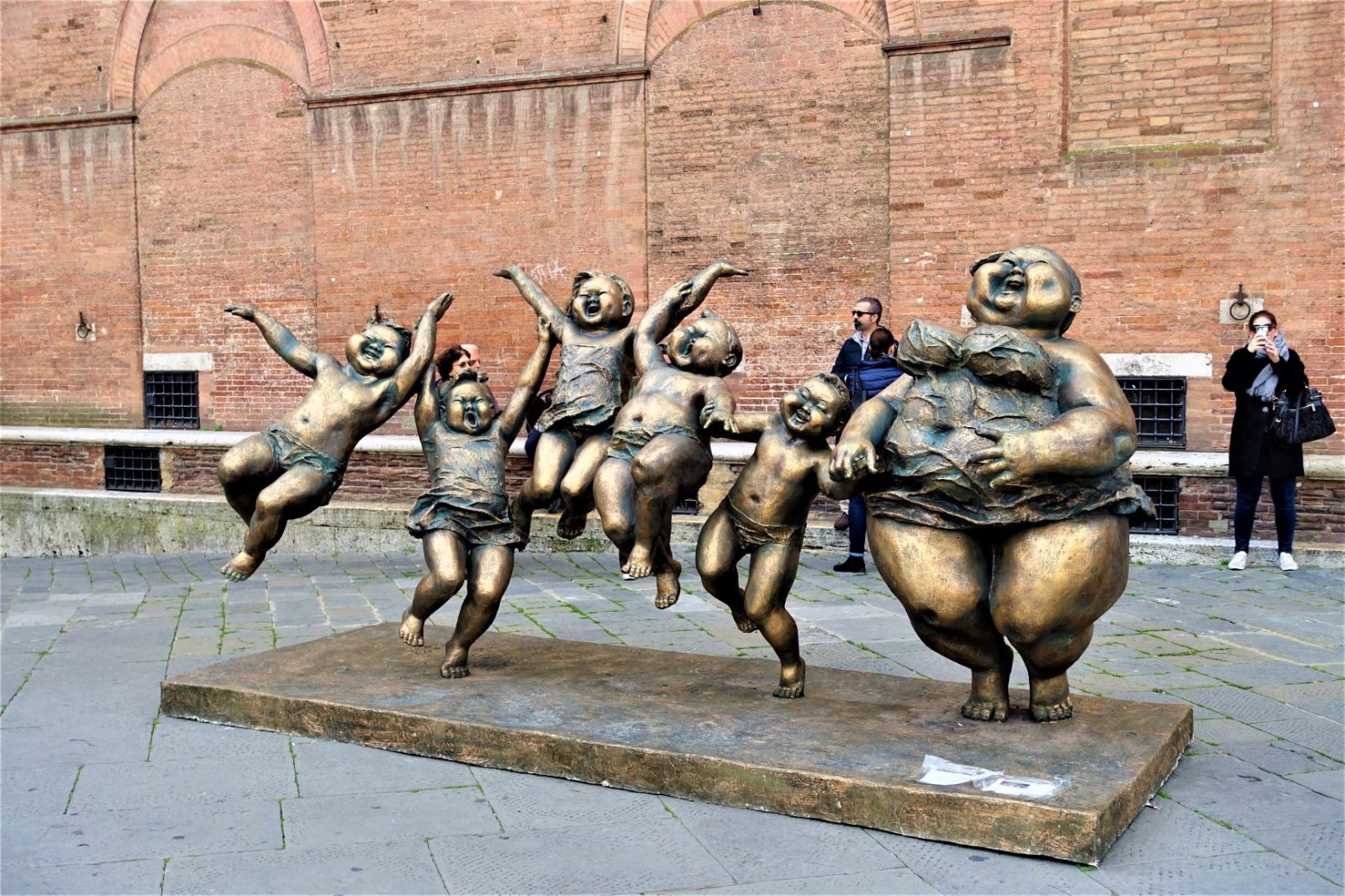 Vakker bronsestatue i Siena