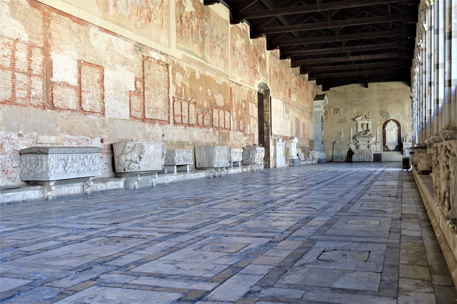 Katedralen i Pisa fresker på veggene