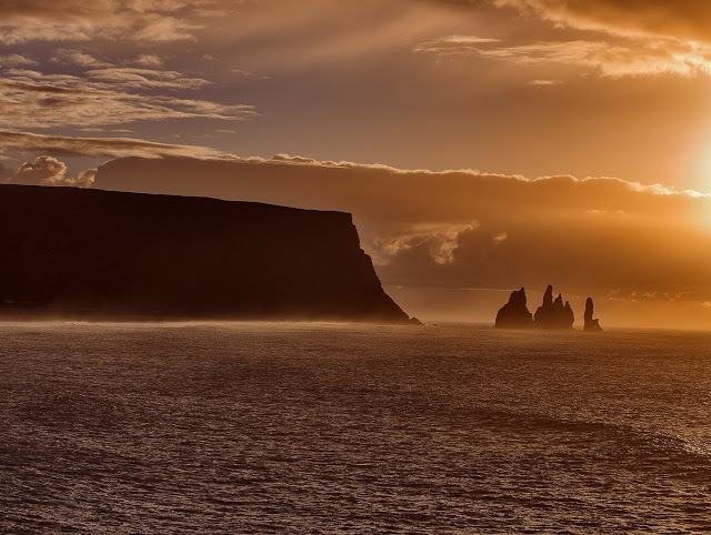 Dyrhòley i solnedgang