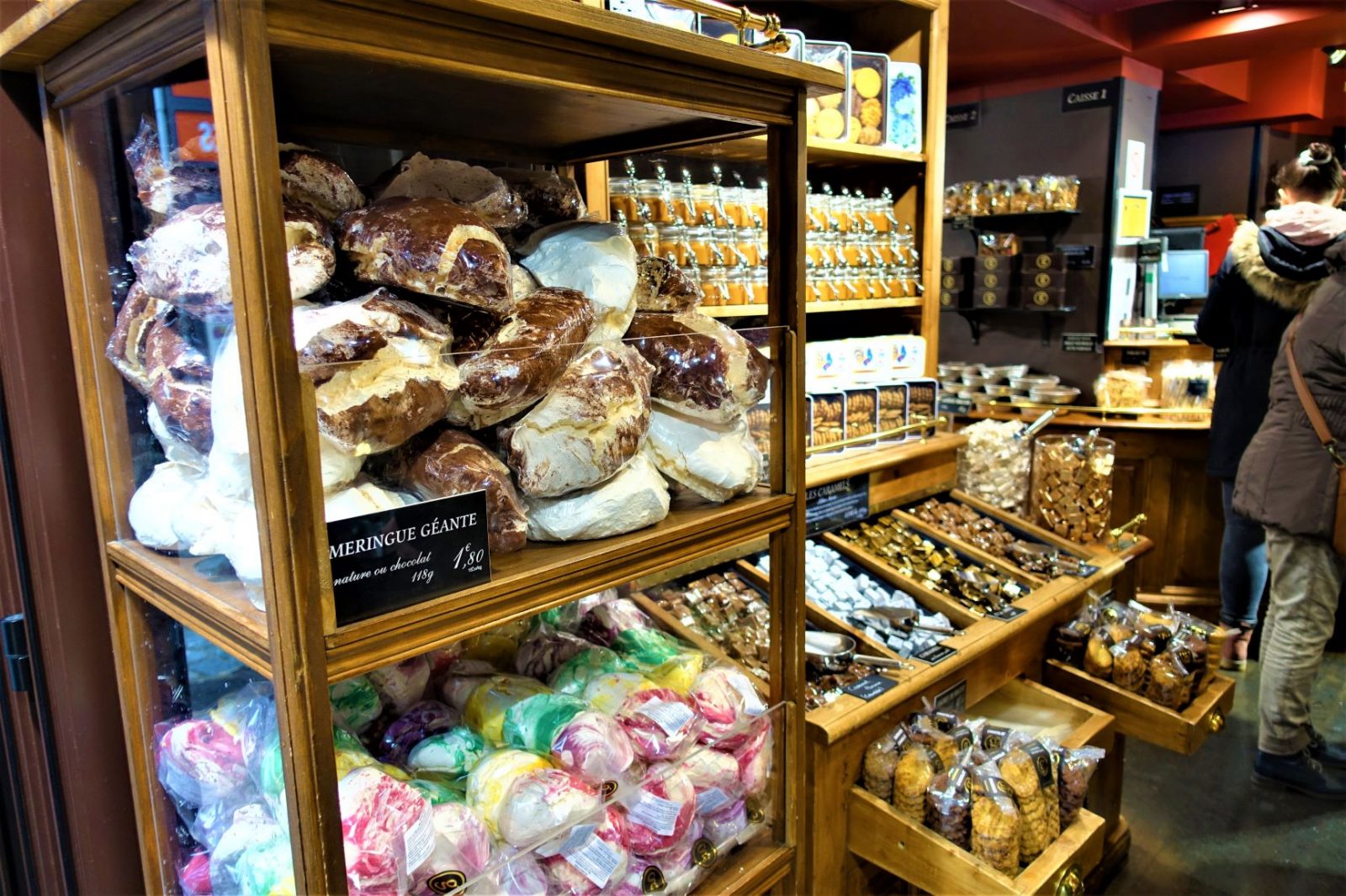 Gode kaker i en et bakeri i Paris