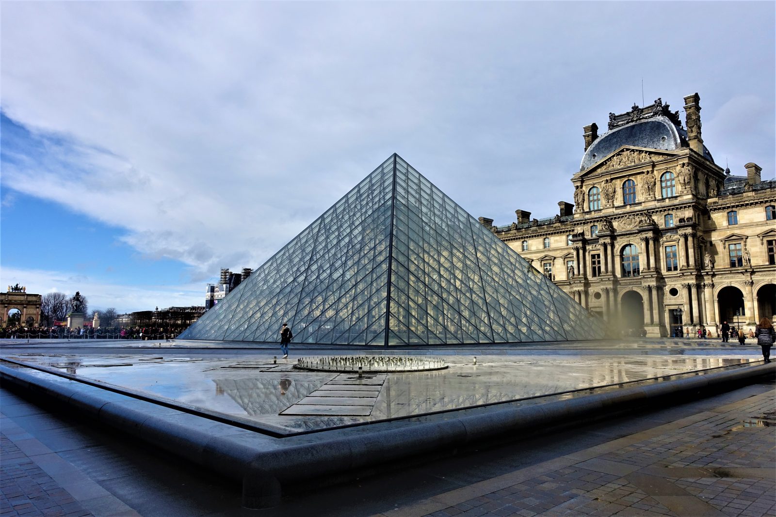 Louvre i Paris