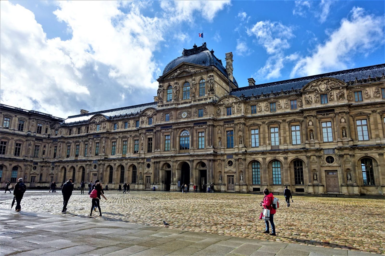 Louvre i Paris Frankrike