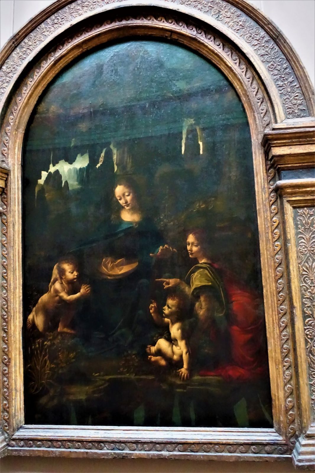 Leonardo da vinci The Virgin of the Rocks