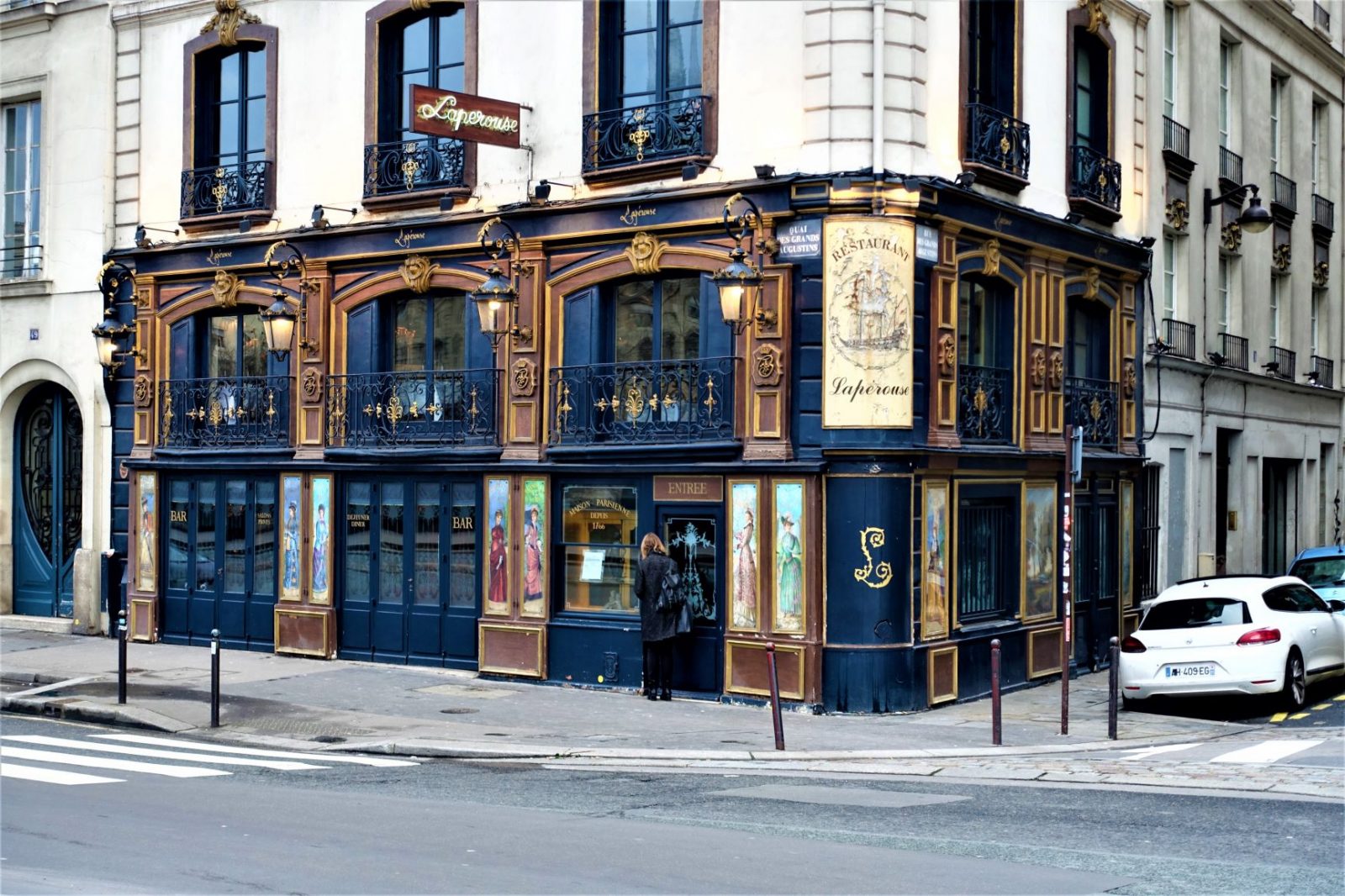 vakker butikkfasade i Paris