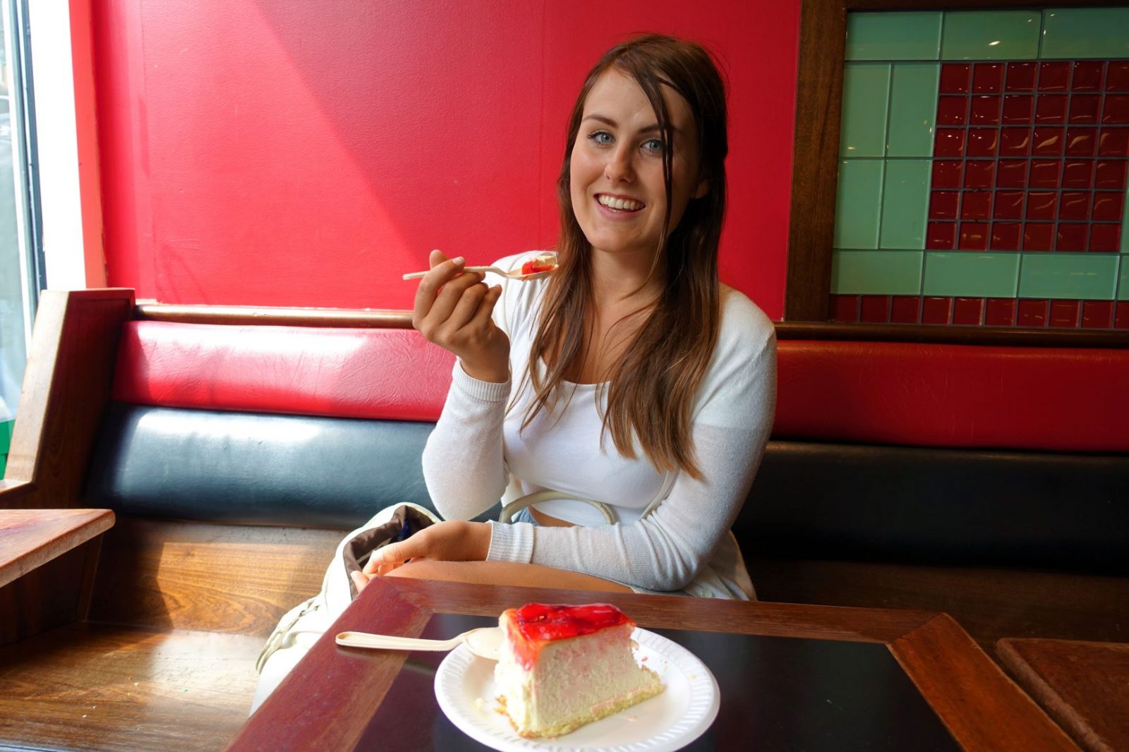 Kakespising i New York. Alle kaker må testes.