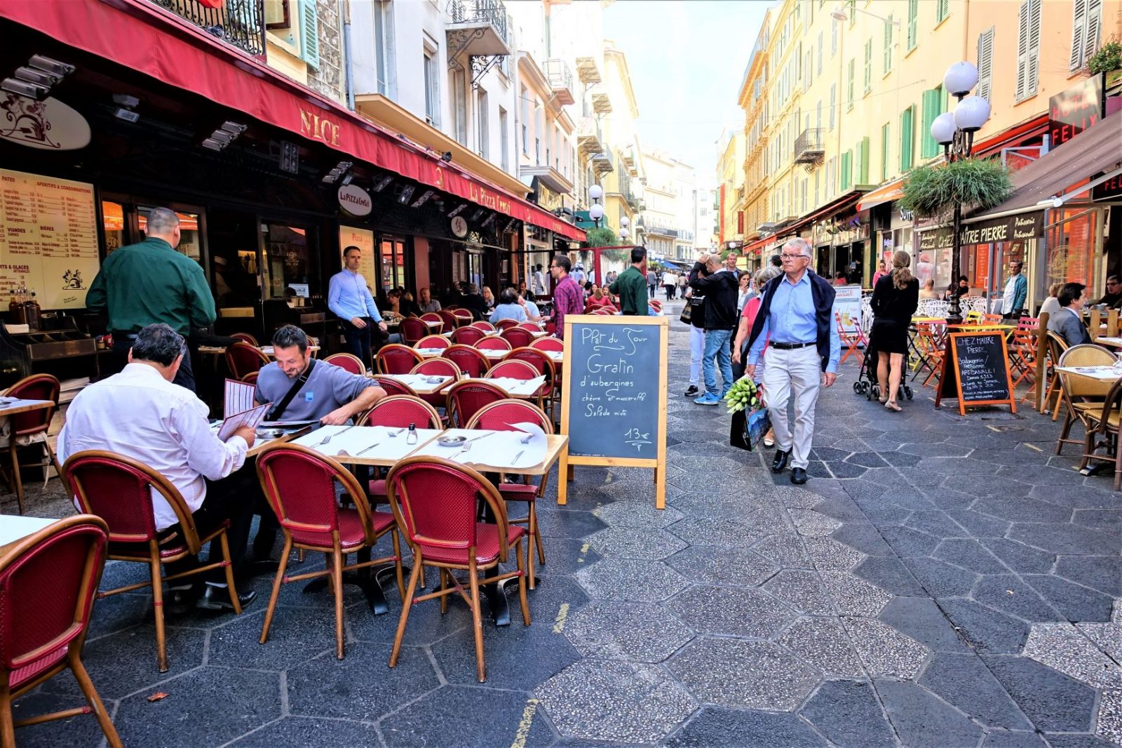 Gate i Nice en restaurant