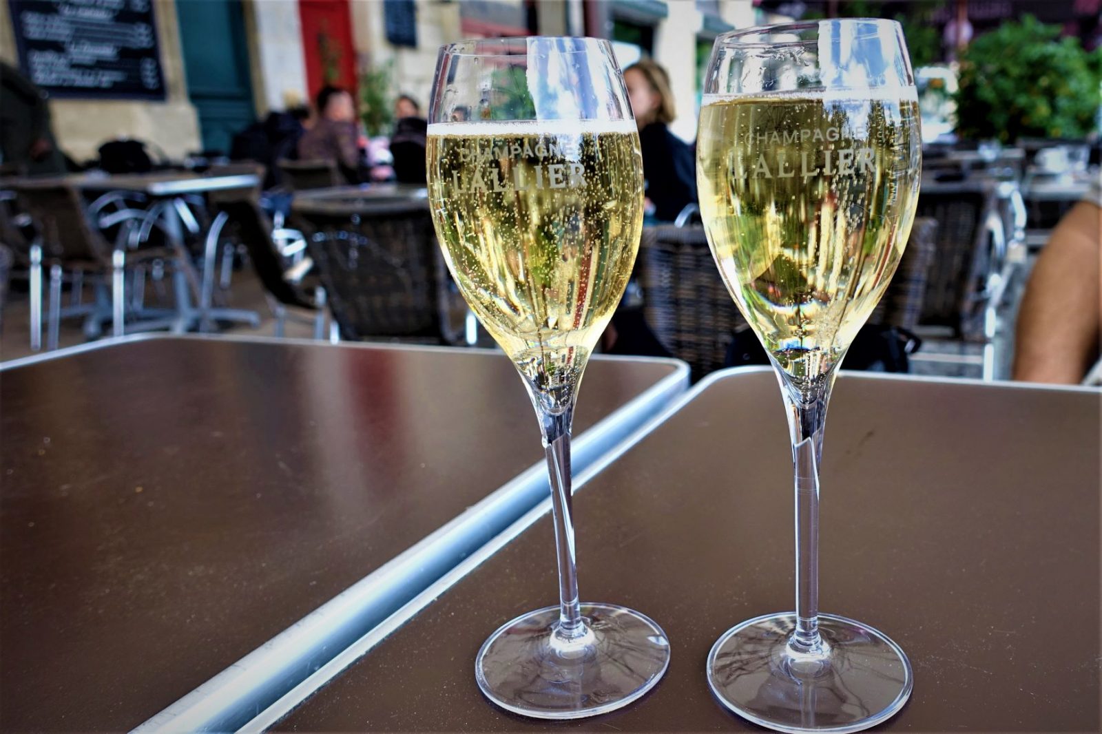 drikker bare ekte champagne i bordeaux