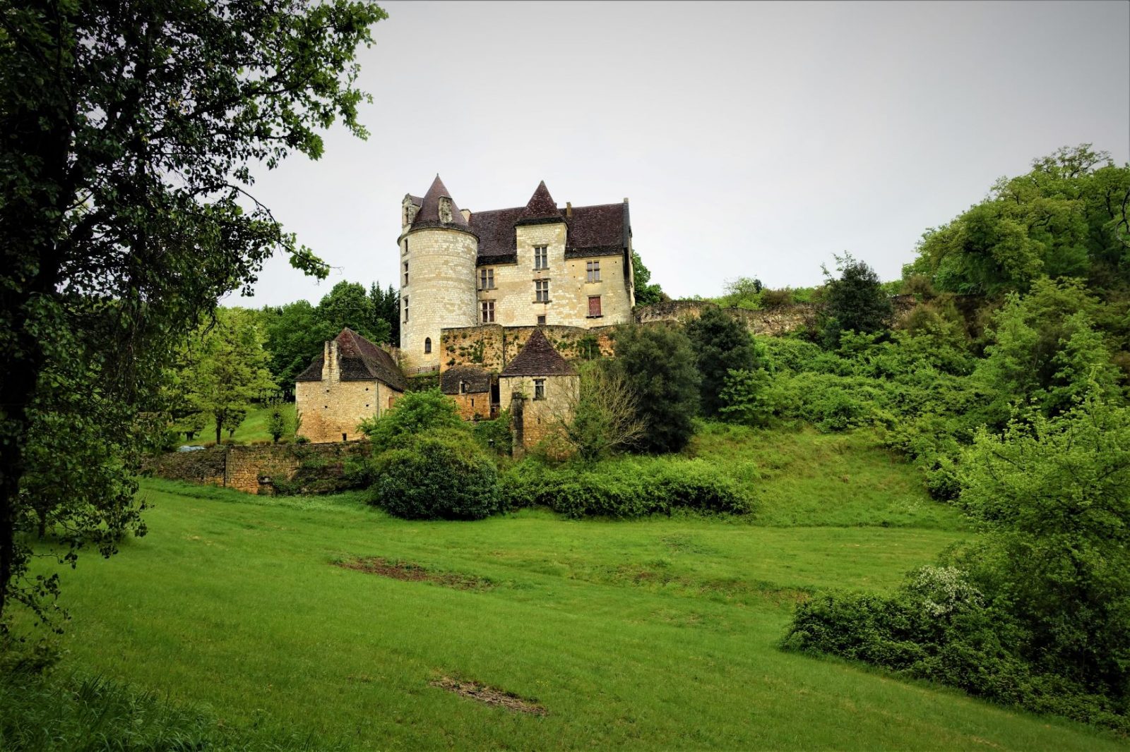 lite slott på bondelandet i frankrike