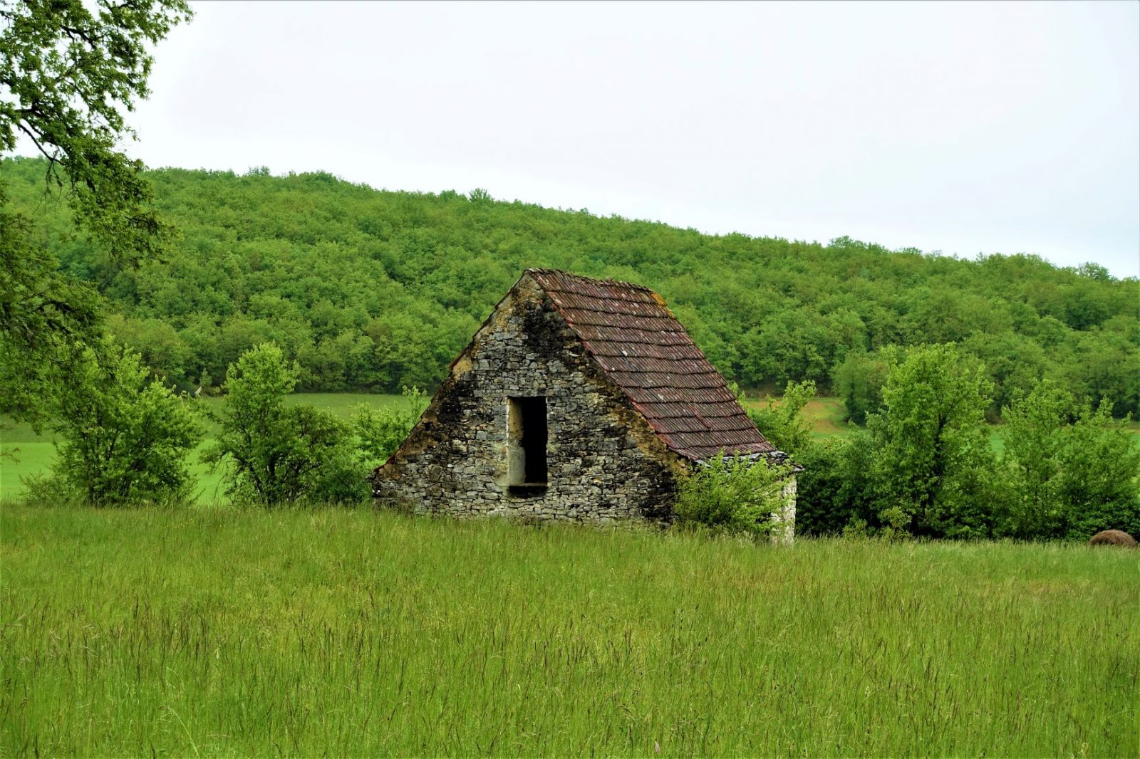 et veldig gammelt steinhus frankrike
