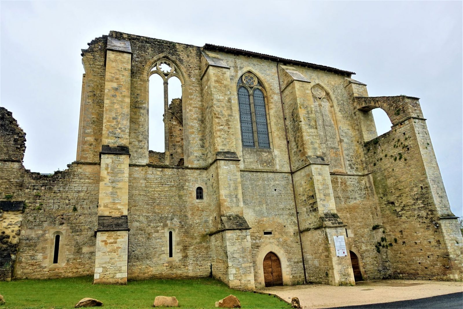 kirkeruiner fra middelalderen