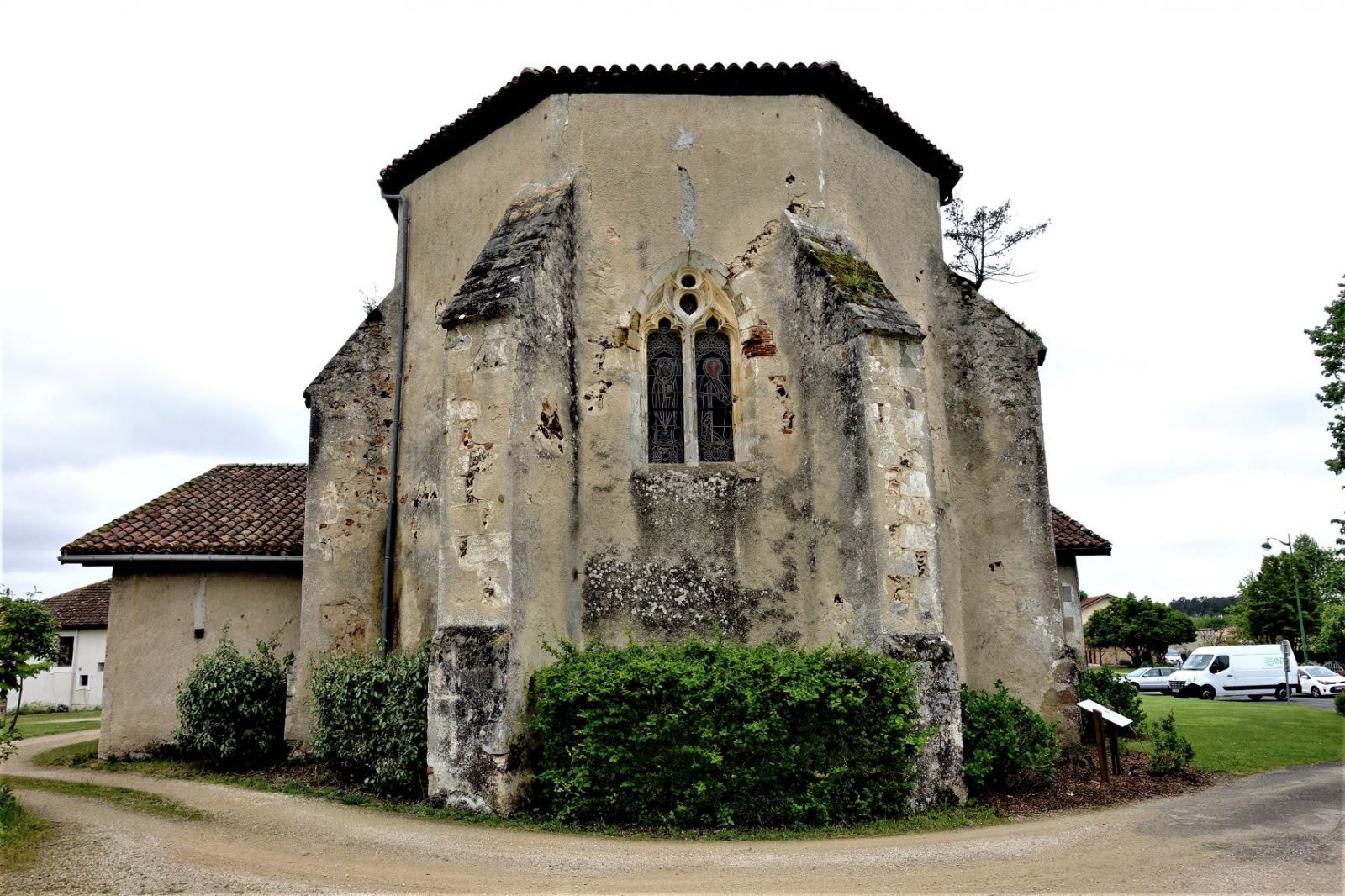 grå mursteinsbygg frankrike