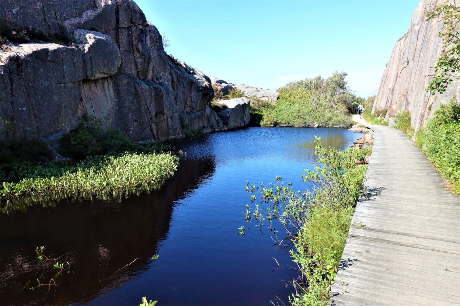 på tur på bohus malmøn platting langs vannet