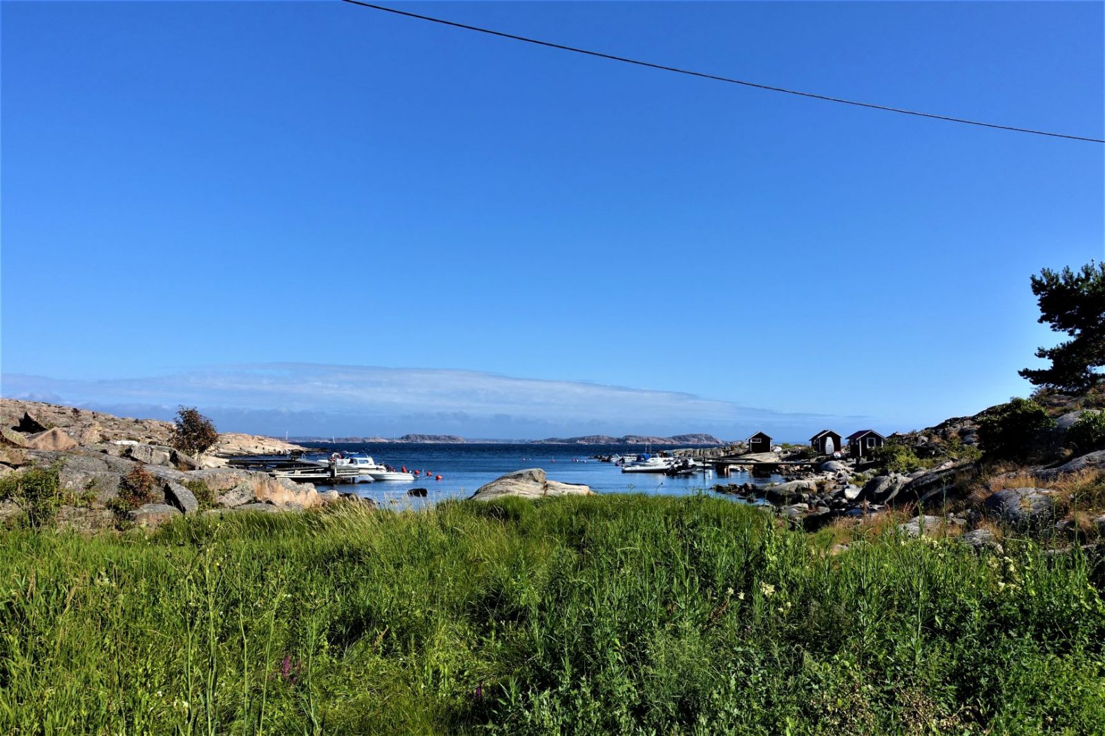 bohus-malmøn en lun vik med småbåter