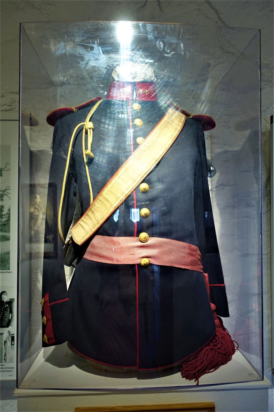 Oscarsborgs offisielle uniform