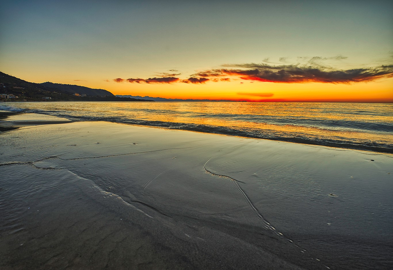 Solnedgang på stranden Sicilia