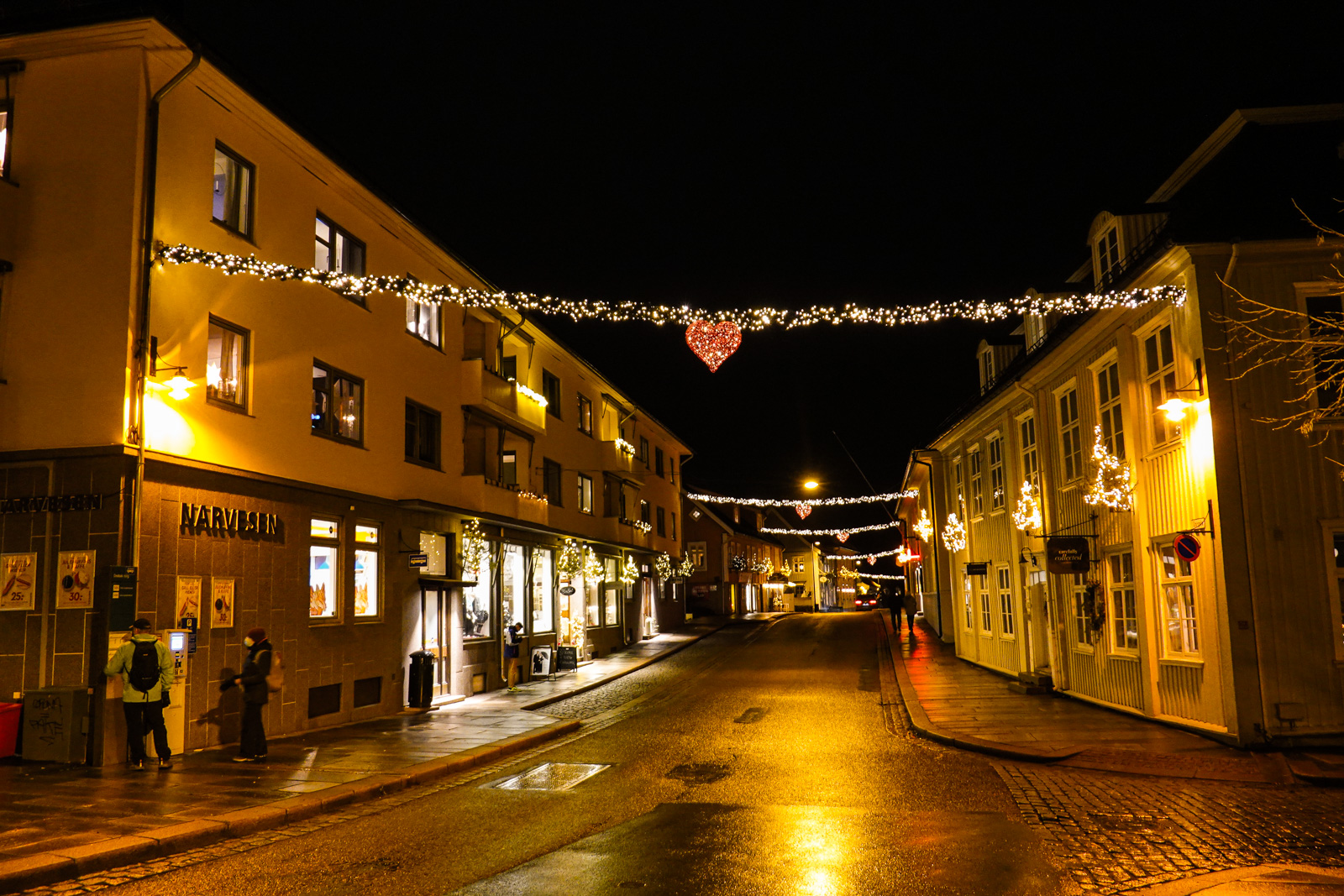 Storagata i Drøbak er vakkert julepyntet