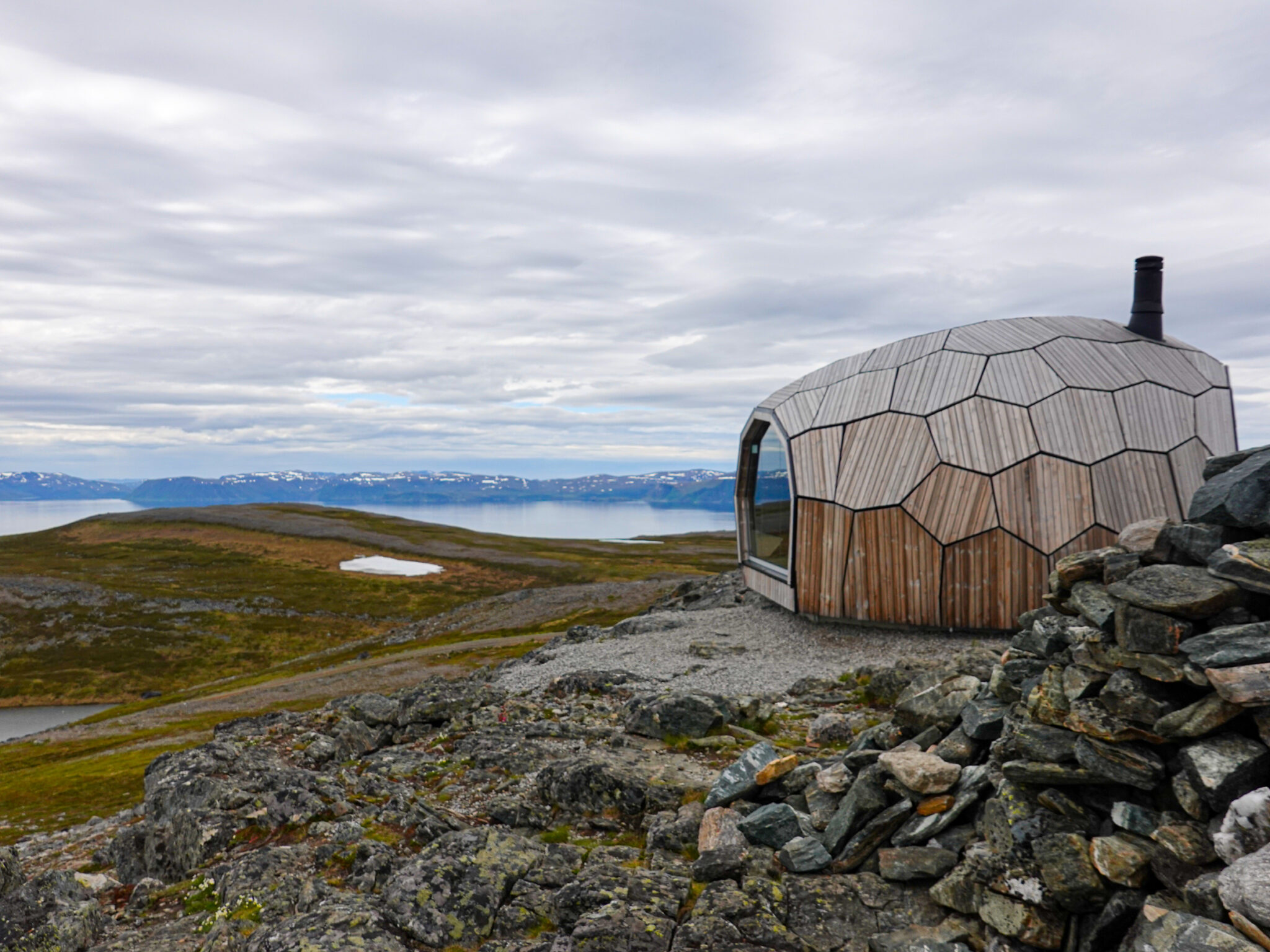 Hammerfest I Finnmark – Verdens Nordligste By – Med Koffert Og Kamera